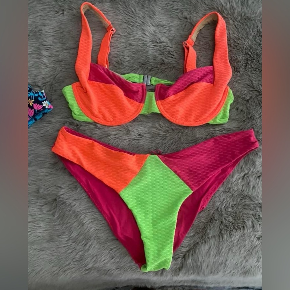 VETCHY swimsuit — two piece